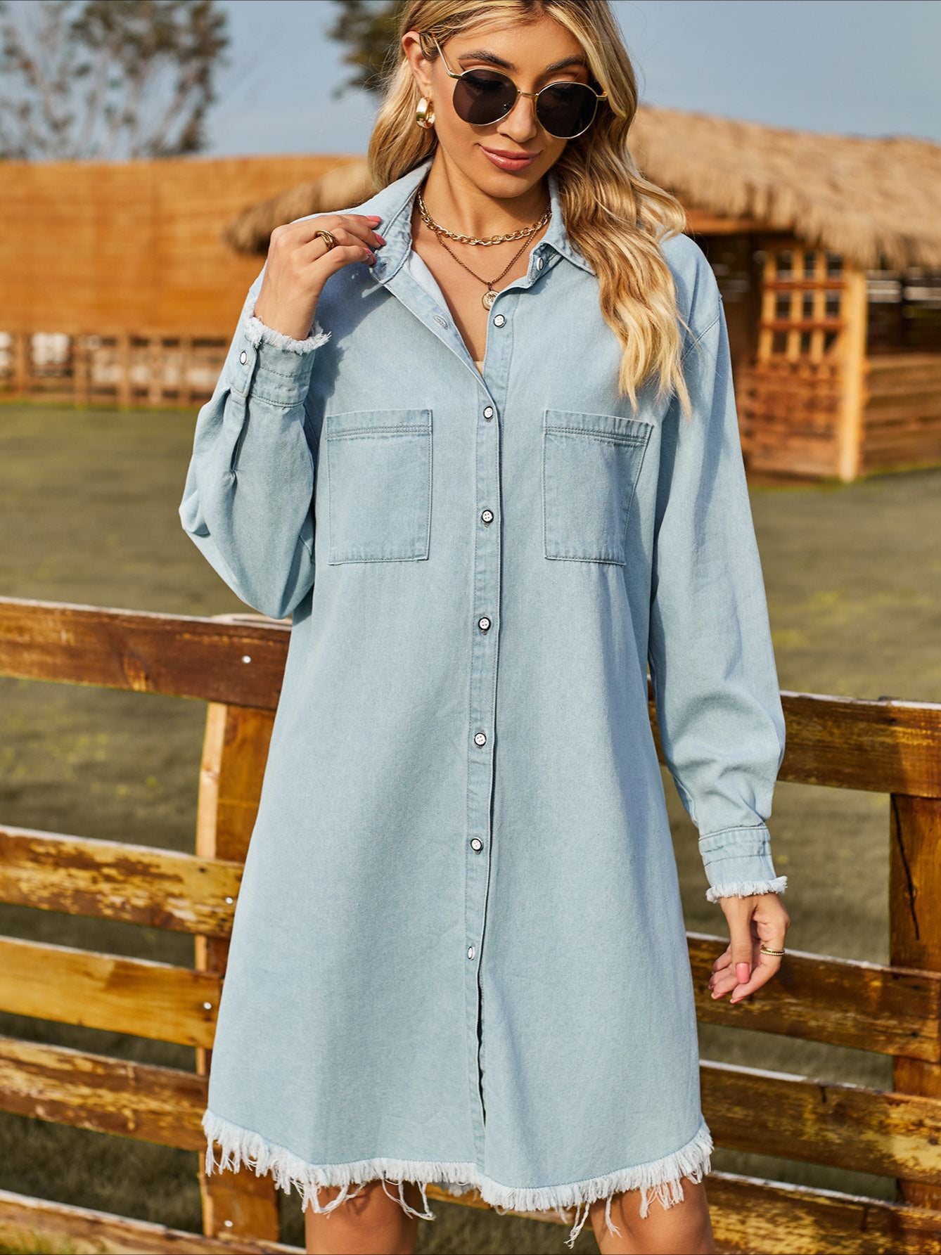 Abito camicia in denim con orlo sfrangiato