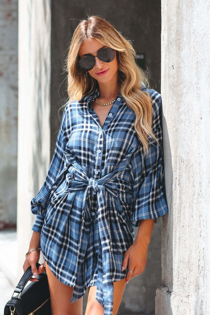 Abito camicia a quadri chic con cintura