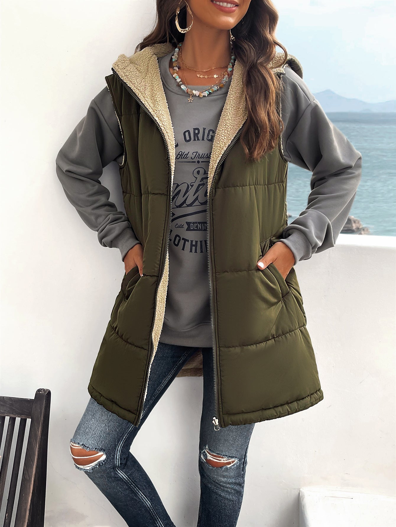 Elegante gilet imbottito con cappuccio e fodera in sherpa per le uscite comode