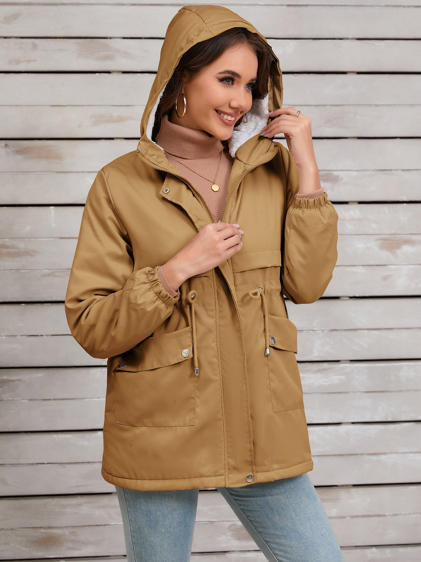 Parka con cappuccio e vita regolabile per avventure all'aria aperta