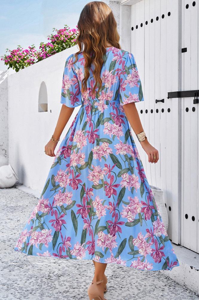 Abito midi estivo elegante con scollo a V e spacchi laterali a fiori